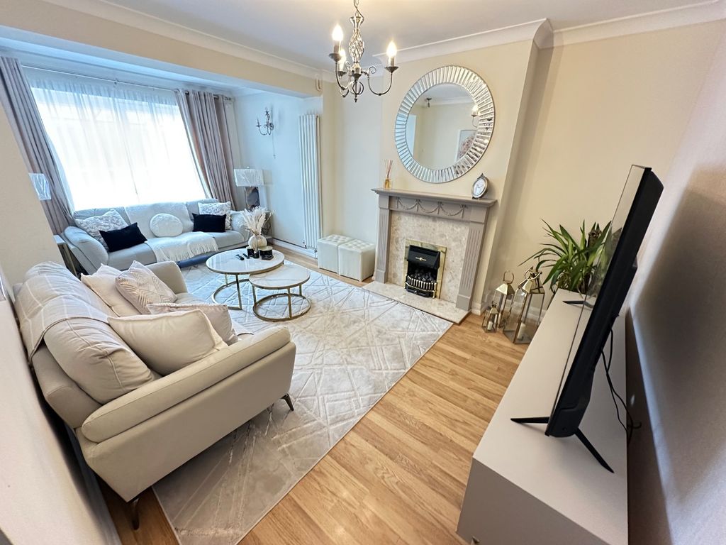 Property photo 2 of 14 4847831