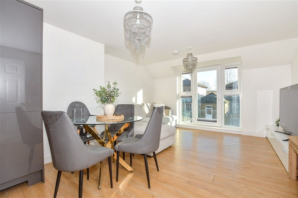 Property photo 2 of 7 Lounge/Diner