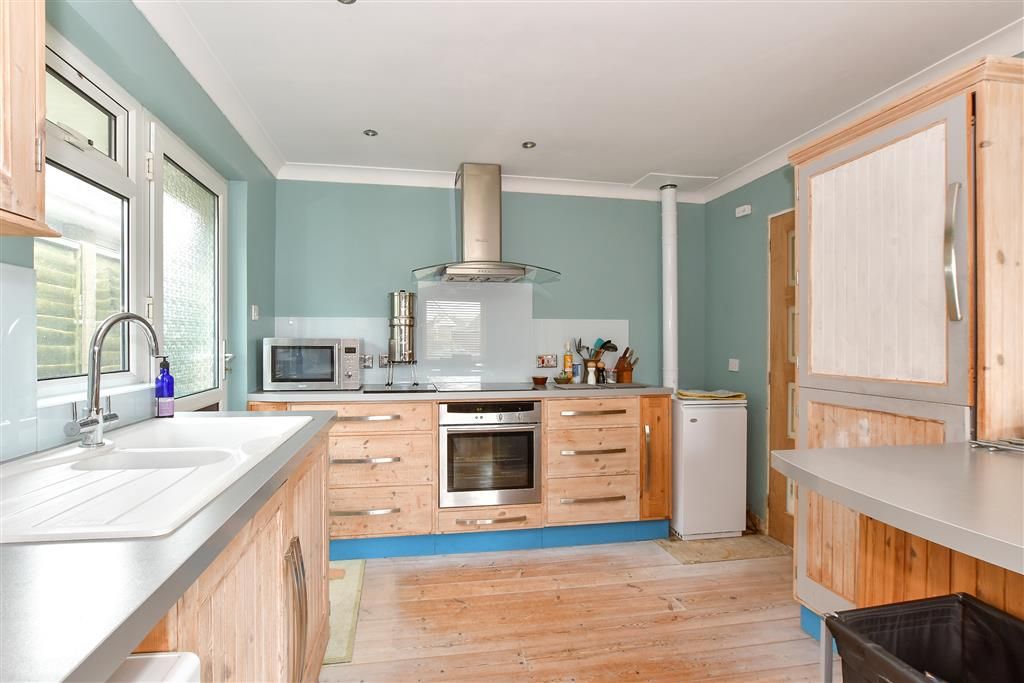 Property photo 1 of 4 Kitchen