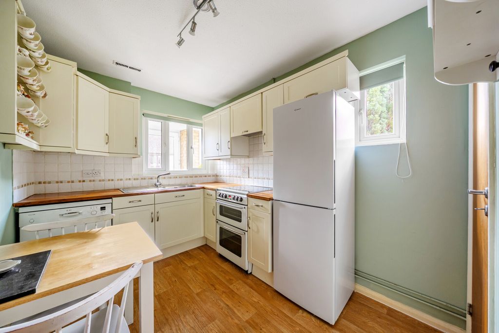 Property photo 2 of 12 1429054-18-69B16d...