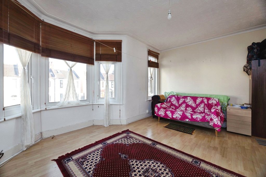 Property photo 3 of 16 Pbox-Img.Jpg