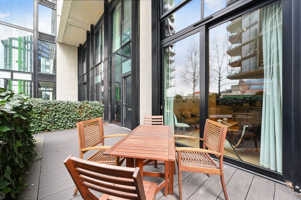 Property photo 2 of 16