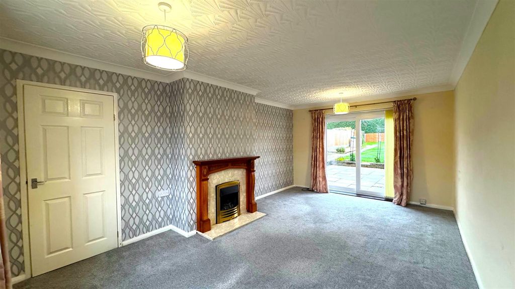 Property photo 2 of 15 Lounge (2).Jpg