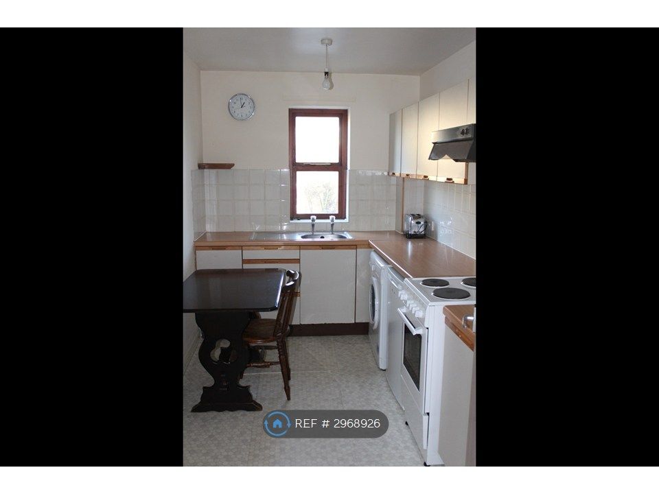 Property photo 2 of 10 Good Size Kitchen With Appliances If Rerquired
