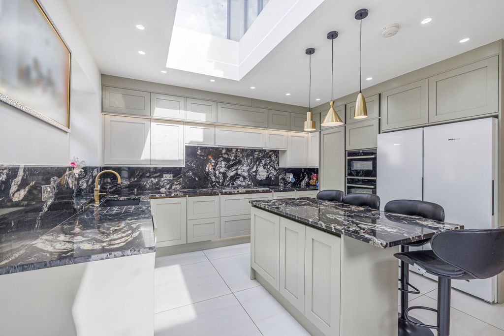Property photo 1 of 27 Pbox-Img.Jpg