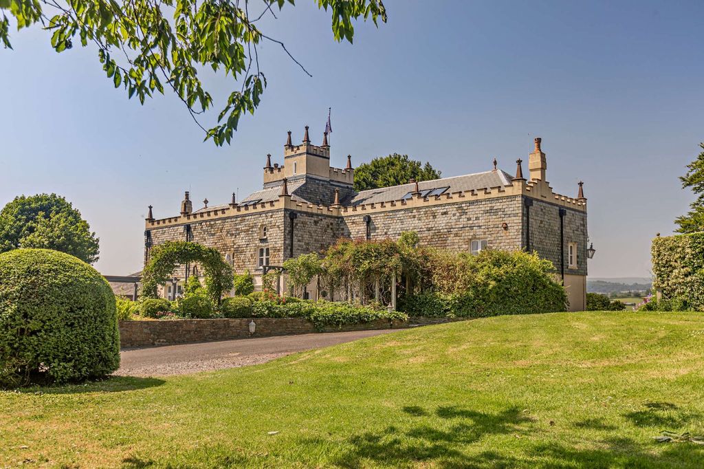 Property photo 3 of 32 Ludbrook Manor