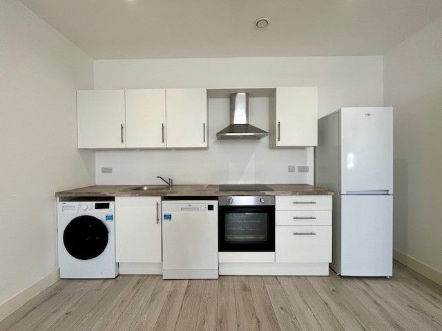 Property photo 3 of 9 Kitchen