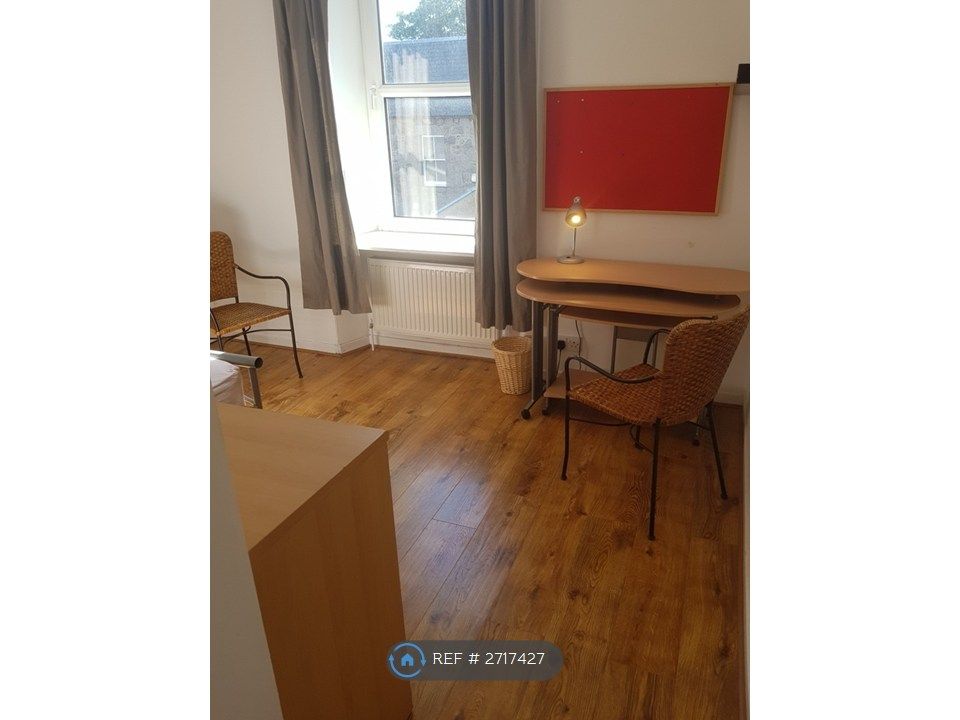 Property photo 3 of 9 Js