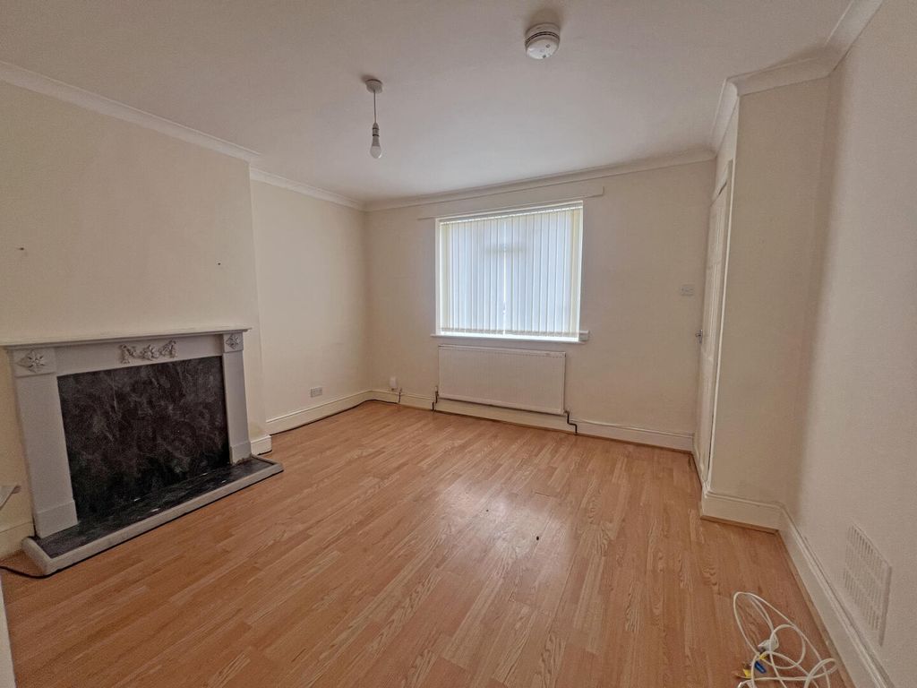 Property photo 2 of 10 Living Room