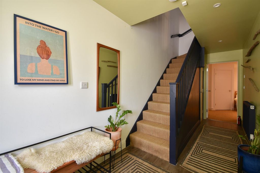 Property photo 3 of 24 Entrance Hall