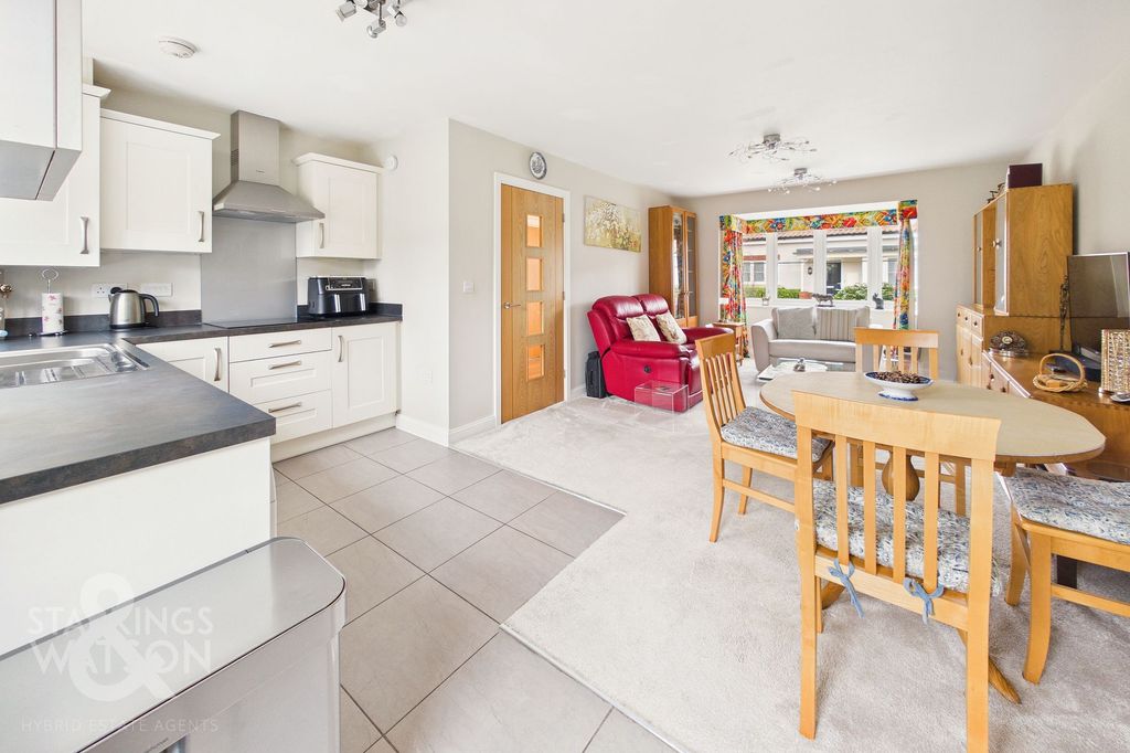 Property photo 2 of 21