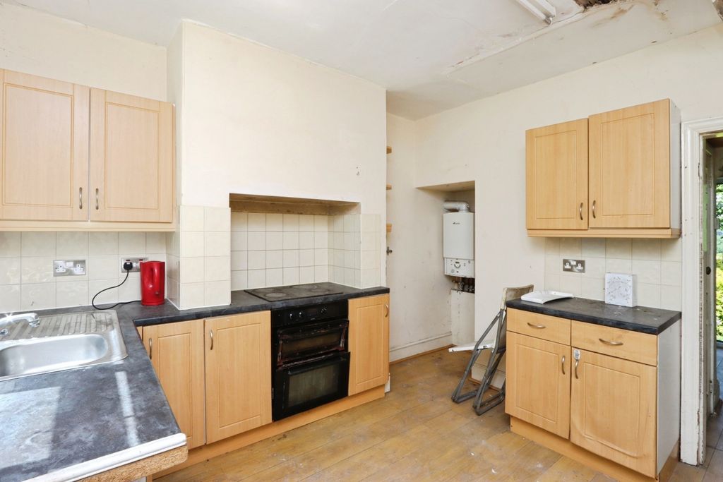 Property photo 3 of 12 Kitchen