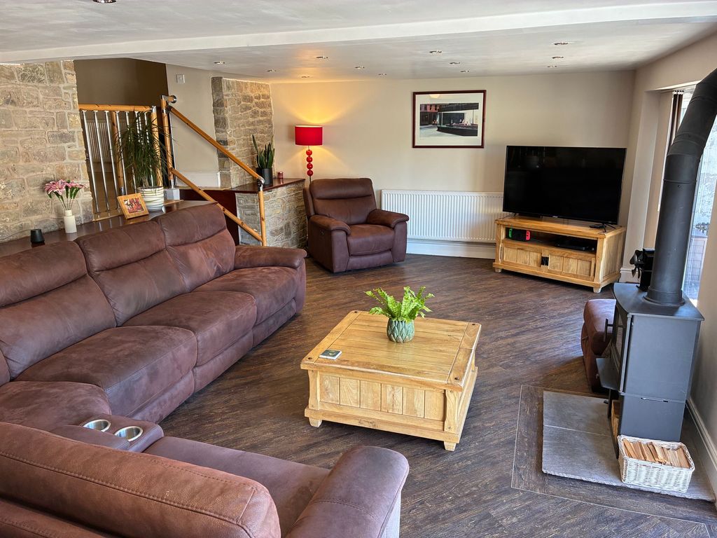 Property photo 2 of 51 Sitting Room