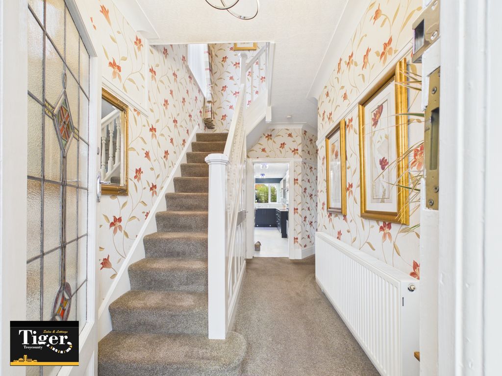 Property photo 2 of 31