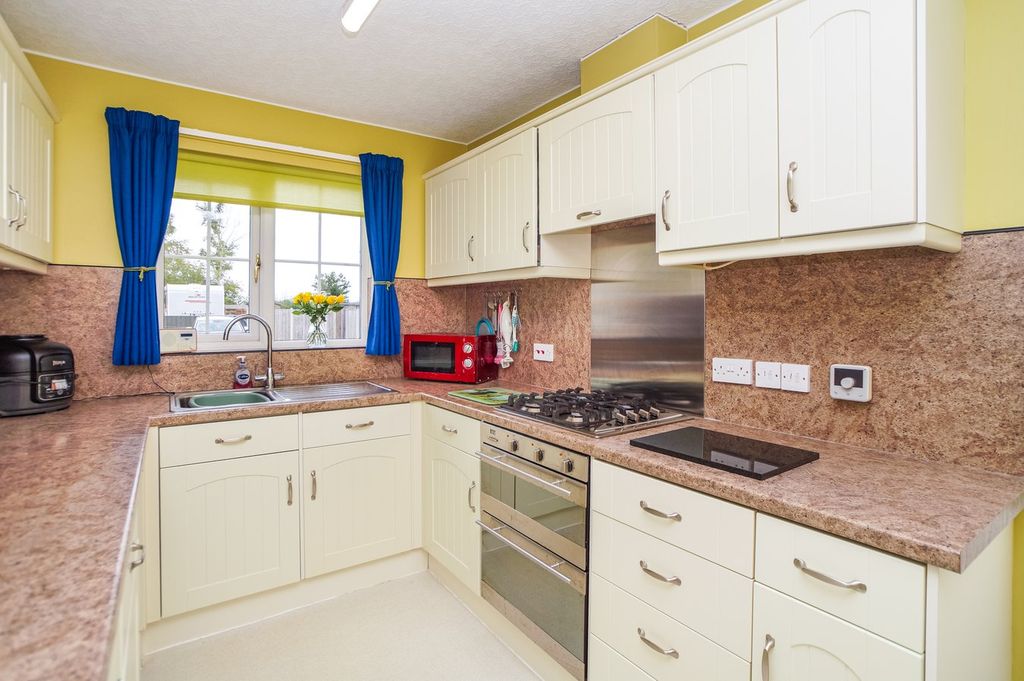 Property photo 3 of 22 Kitchen