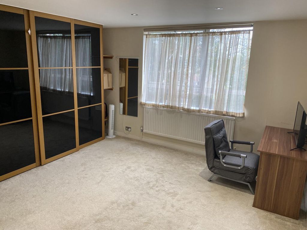 Property photo 2 of 11 Study