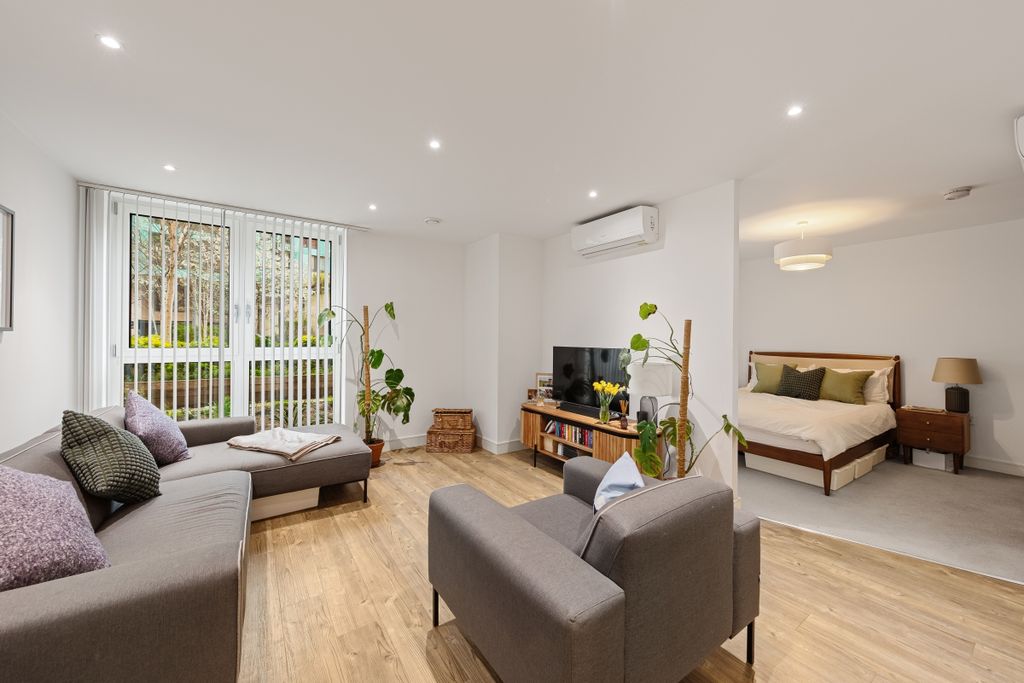 Property photo 1 of 11 094A1682