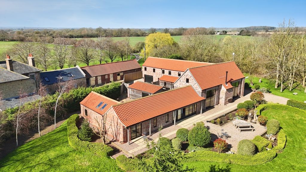 Property photo 1 of 28 2027732