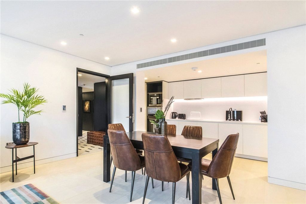 Property photo 1 of 23 36 Centre Point