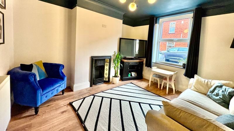 Property photo 2 of 17 Photo 4