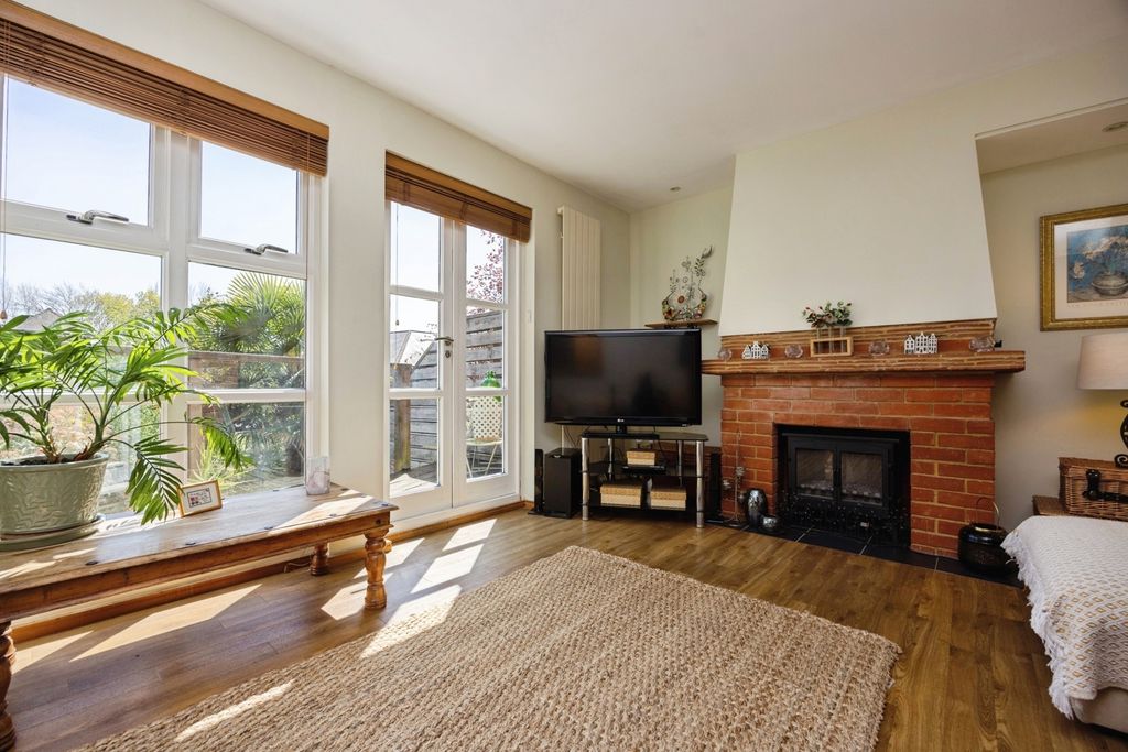 Property photo 2 of 19 Pbox-Img.Jpg