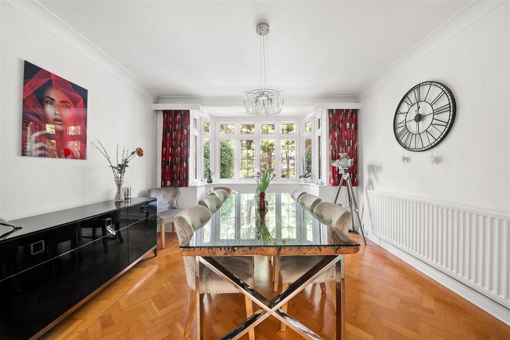 Property photo 3 of 27