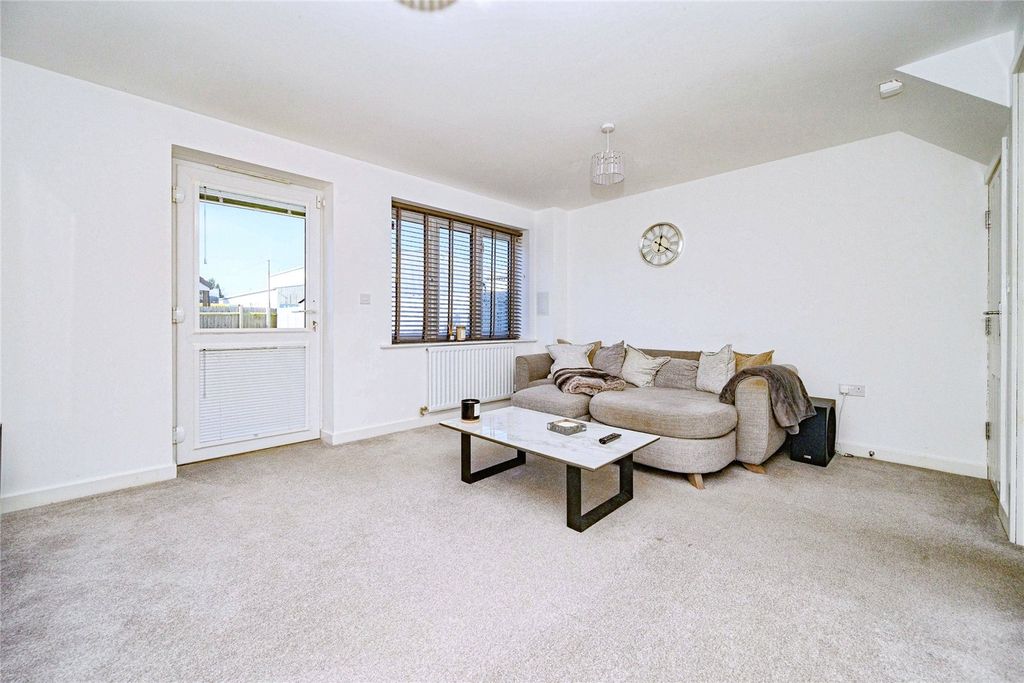 Property photo 3 of 19 Picture No. 15