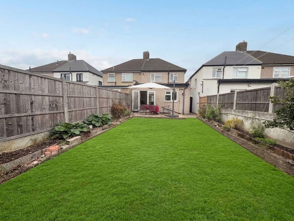 Property photo 2 of 15 Garden Facing House