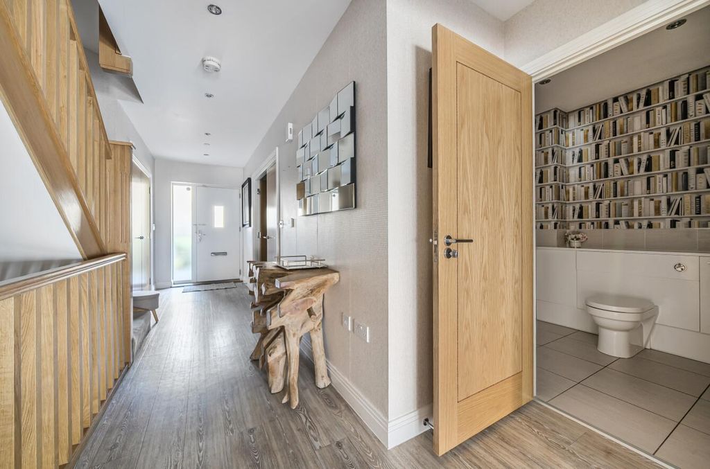 Property photo 2 of 21 1357526-19-68cd287979A57-Arw .Jpg