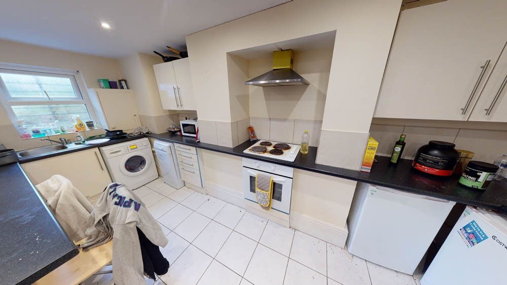 Property photo 3 of 6 A Bright, Well-Maintained Kitchen Featuring Modern...