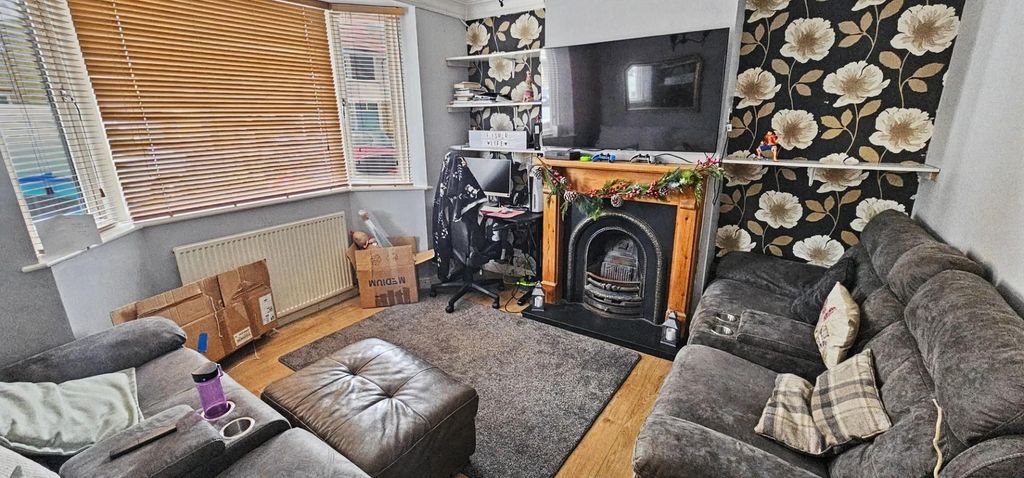 Property photo 2 of 11