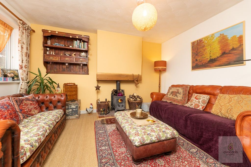 Property photo 3 of 22 4888594