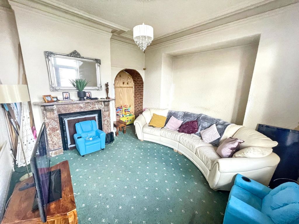 Property photo 3 of 11