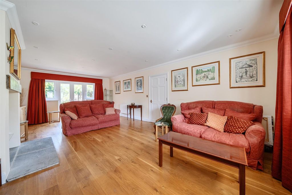 Property photo 3 of 25 Sitting Room