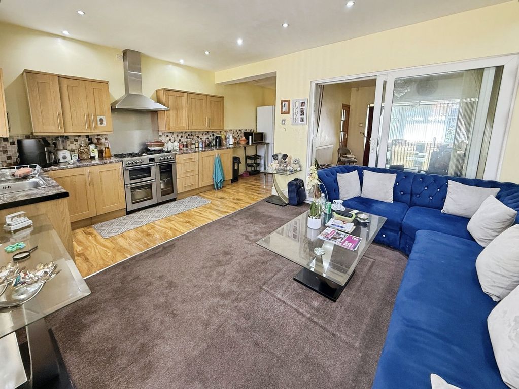 Property photo 3 of 21 Picture No. 01