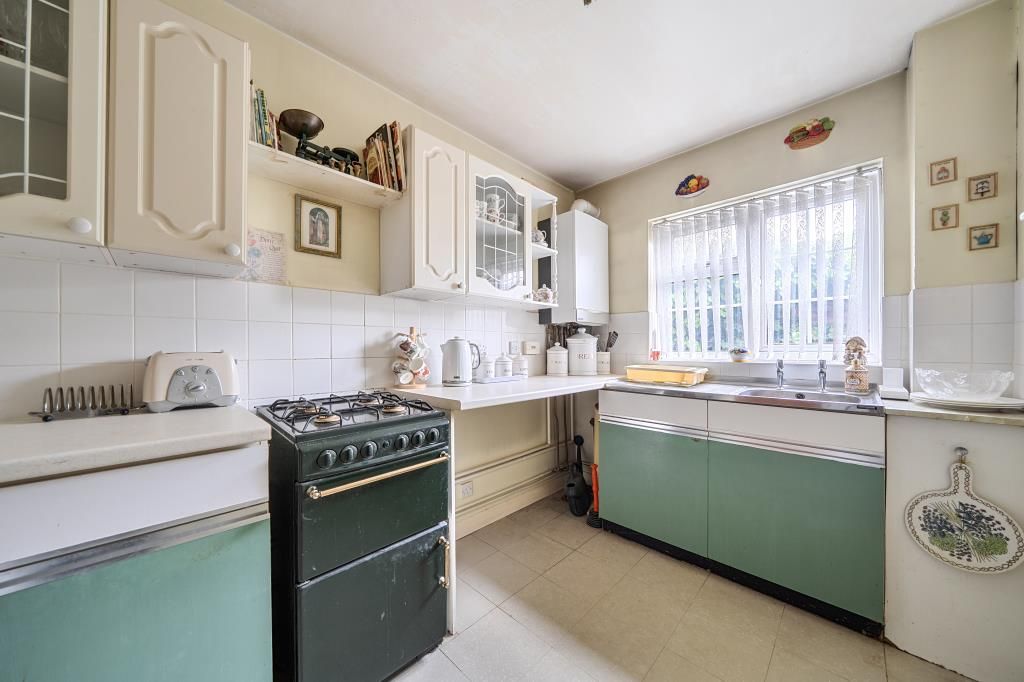 Property photo 3 of 16 Kitchen