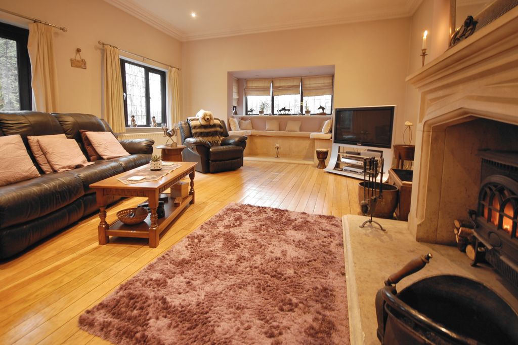 Property photo 2 of 32