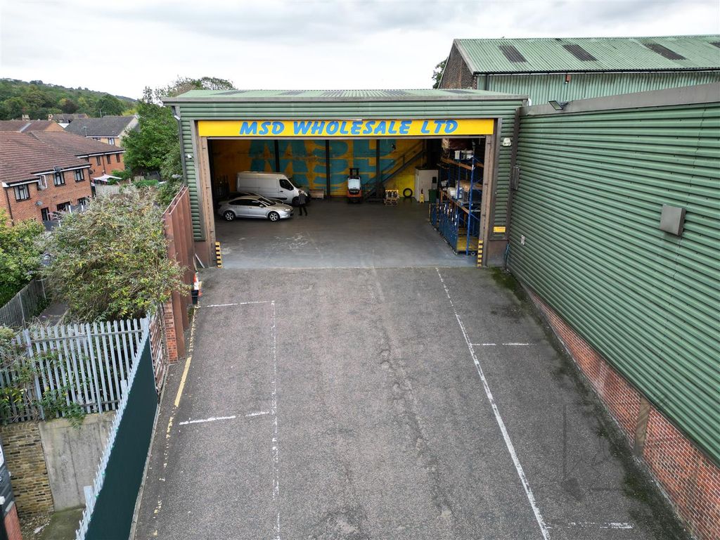Property photo 2 of 37