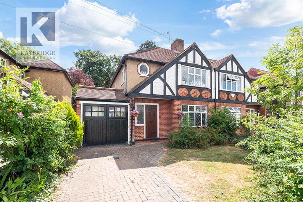 Property photo 1 of 16 Grafton Road - Kt4 7Qp