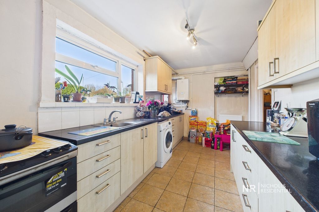 Property photo 3 of 12 Kitchen Extra Photo