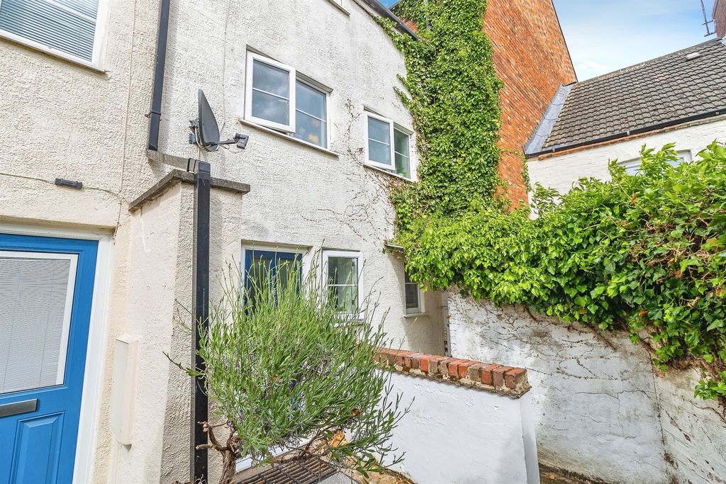 Property photo 1 of 17