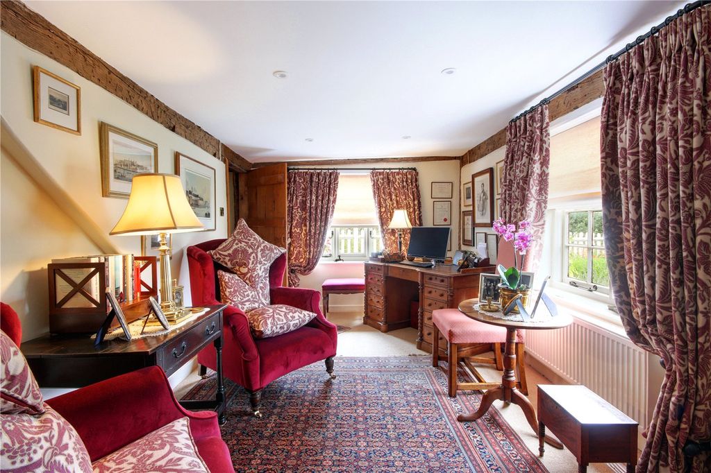 Property photo 3 of 16 Snug