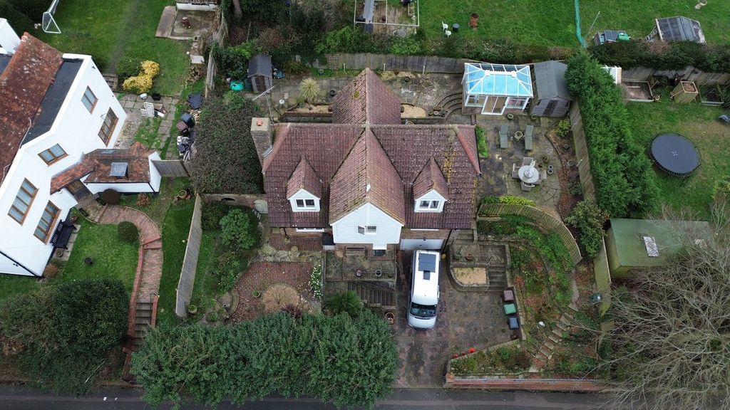 Property photo 2 of 34