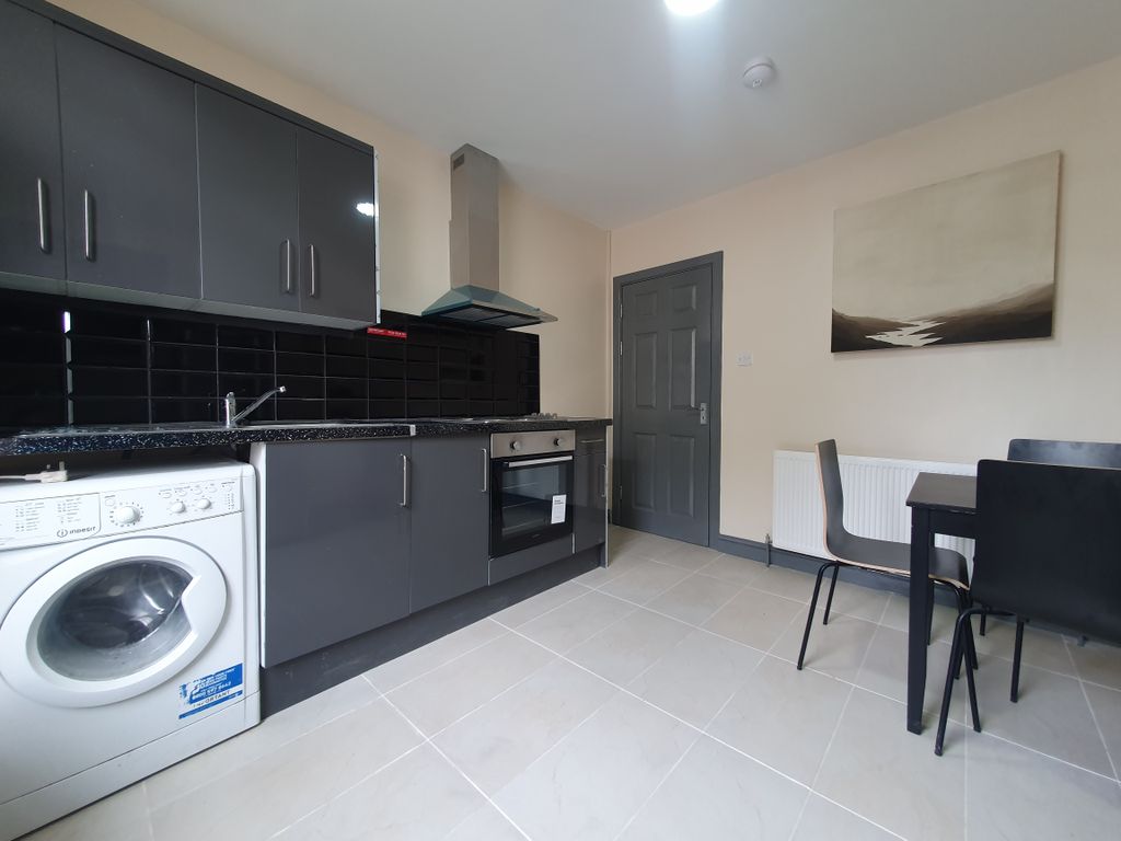 Property photo 1 of 31 4 Bedroom Flat For Rent