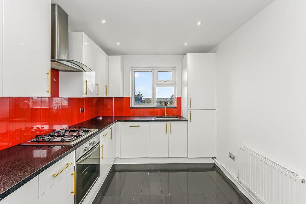 Property photo 3 of 18 Broomhill Court-9.Jpg