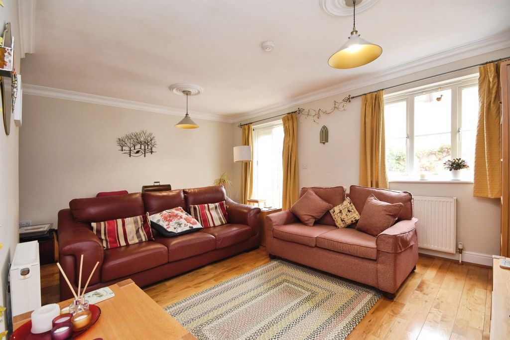 Property photo 2 of 17