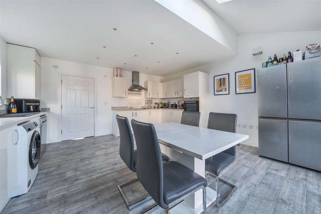 Property photo 3 of 20 Kitchen/Diner