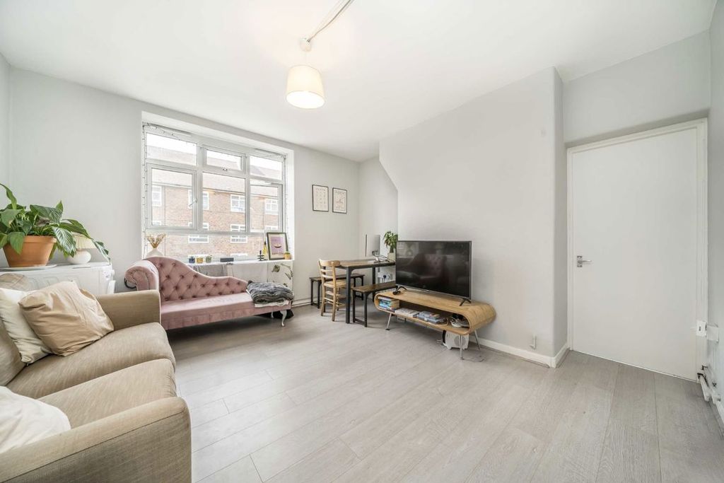 Property photo 3 of 7