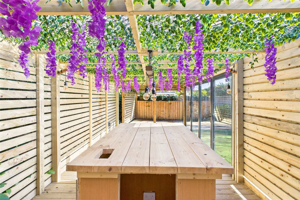 Property photo 2 of 18 Picture No. 23