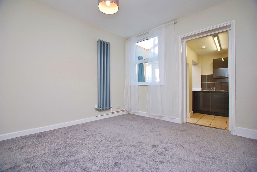 Property photo 3 of 12 Photo 03